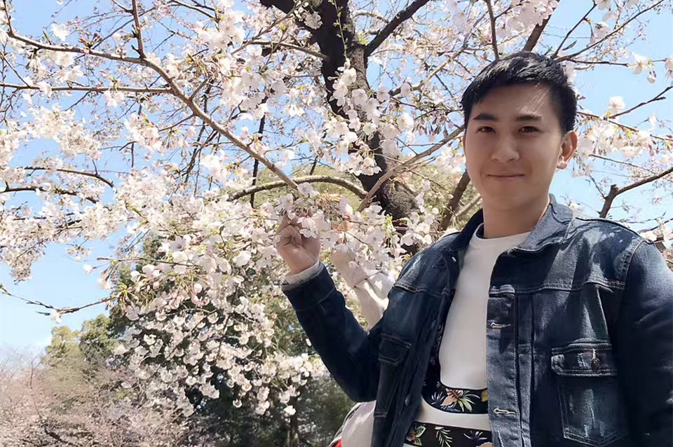 亚洲精品久久久久AV无码