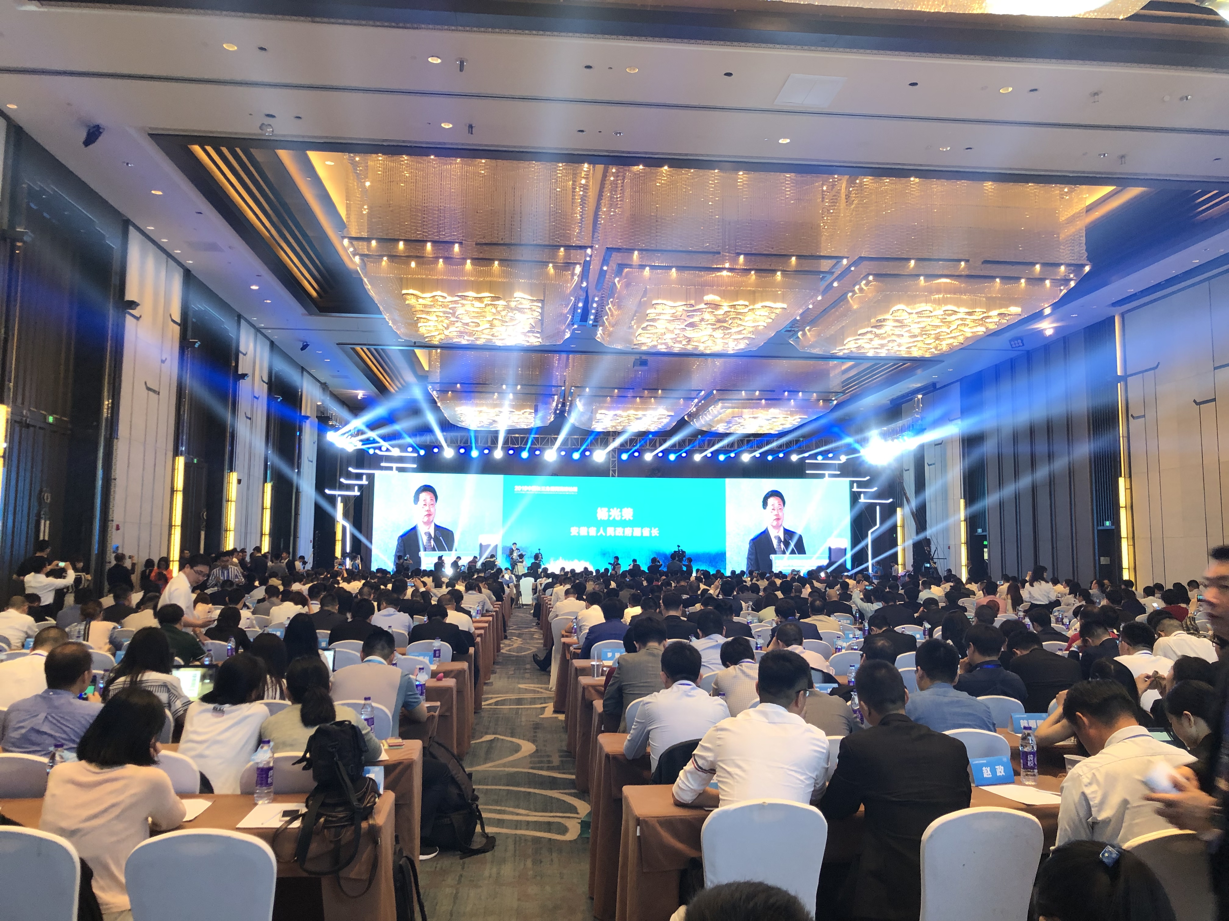 亚洲精品久久久久AV无码