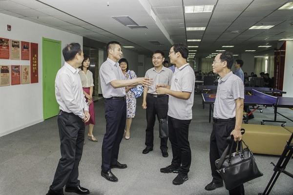 亚洲精品久久久久AV无码