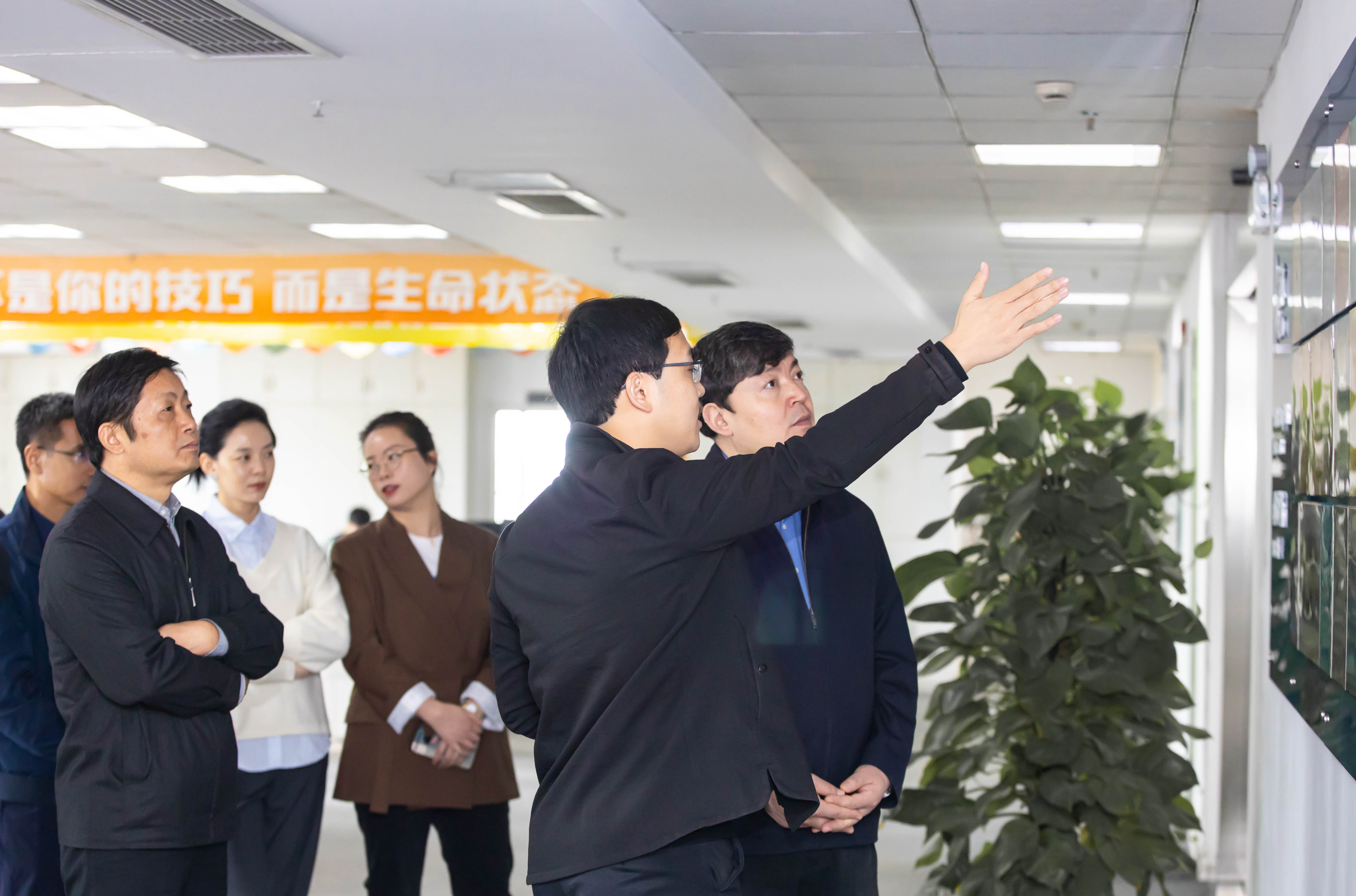 亚洲精品久久久久AV无码